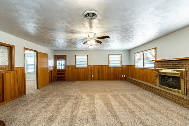 Building Photo - Cute 2/2 With Tons of Space, Minutes from Texas Tech!