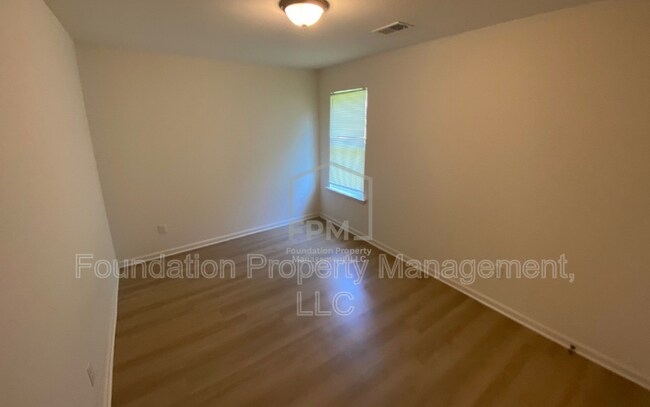 Building Photo - 3966 Battlefield Dr