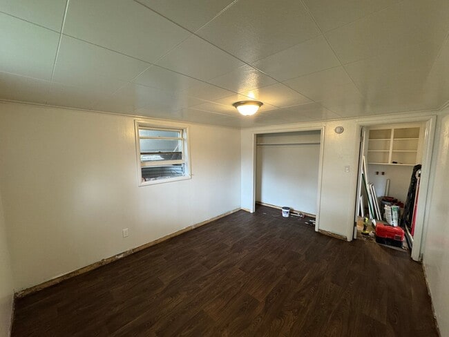 Building Photo - 1300 5th Ave N