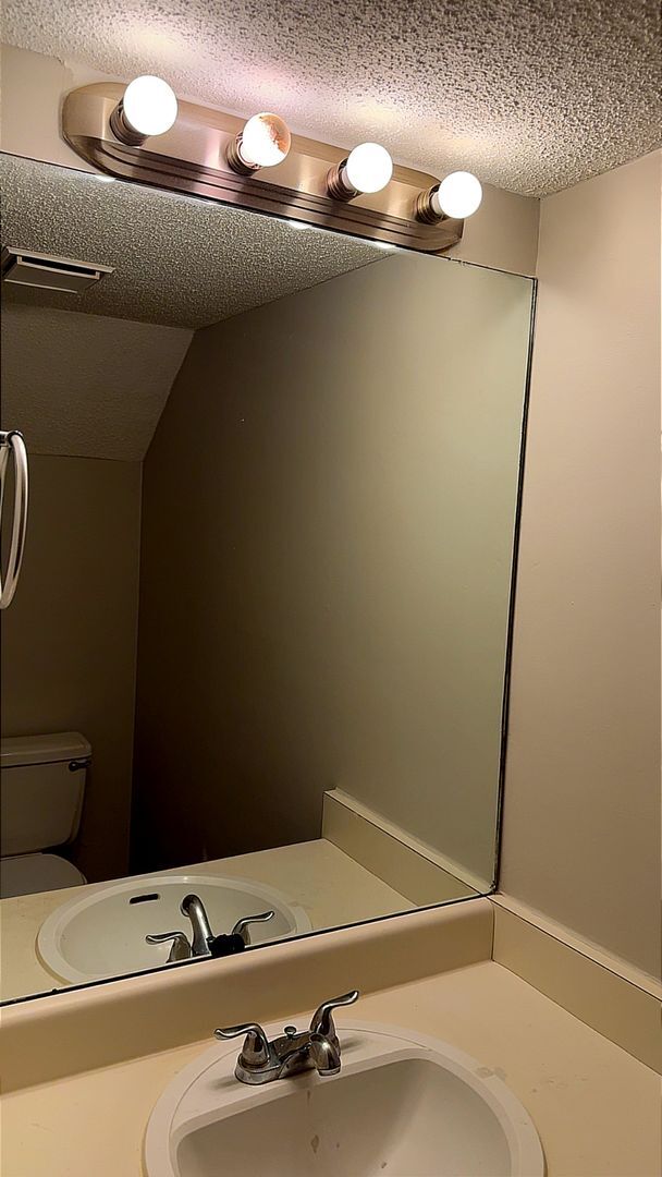 Building Photo - 153 Holland Park Cir