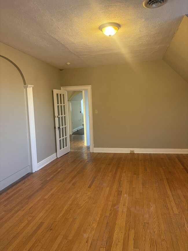 Building Photo - 509 Monroe Ave