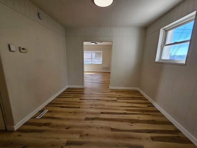 Building Photo - Newly updated 2 bedroom 1 bath apartment f...