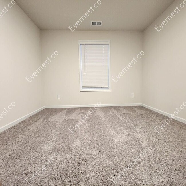 Building Photo - 210 Venture Dr