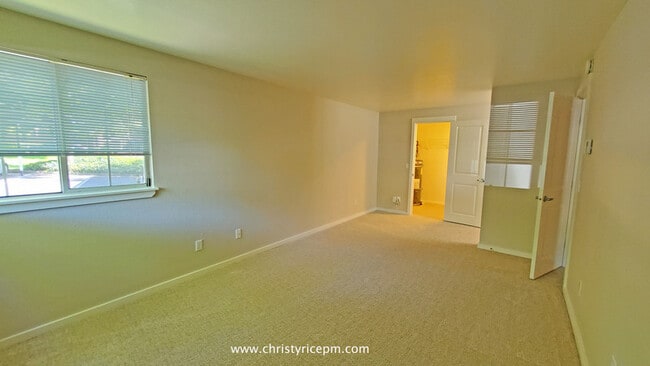 Building Photo - 215 9th St