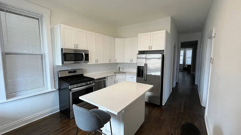 Kitchen - 1333 N Rockwell St