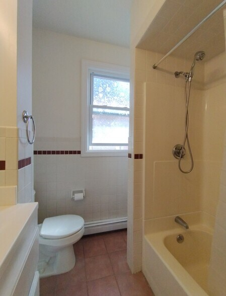 Building Photo - 151 Ivy St