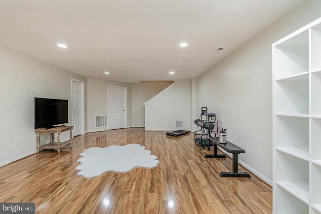 Building Photo - 542 Berry Crest Way