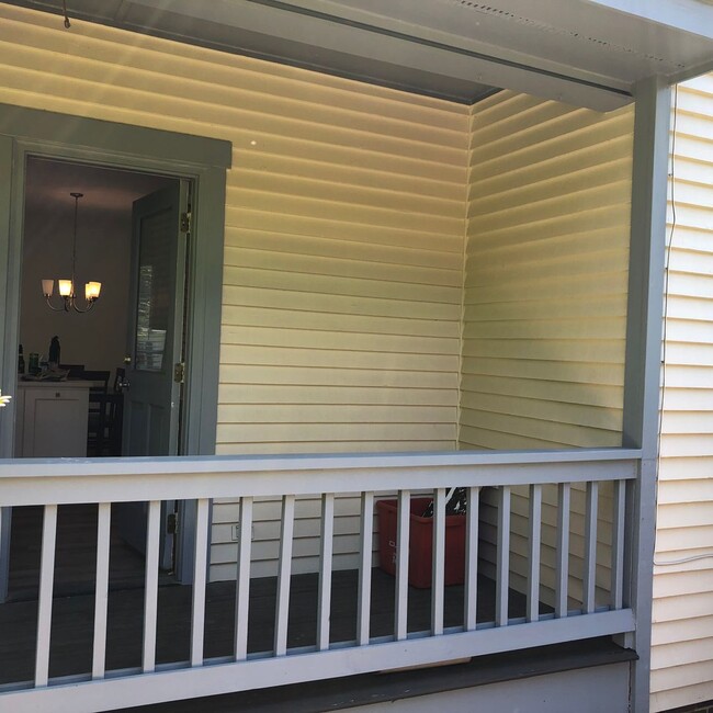 Building Photo - Newly renovated Semi-detached 3 Bedroom fo...