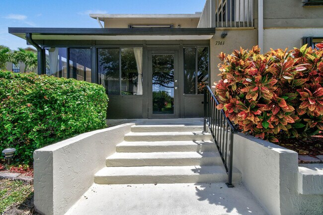 Building Photo - 7361 SE Jamestown Terrace