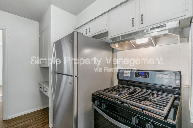 Building Photo - 3221 Beechwood Dr
