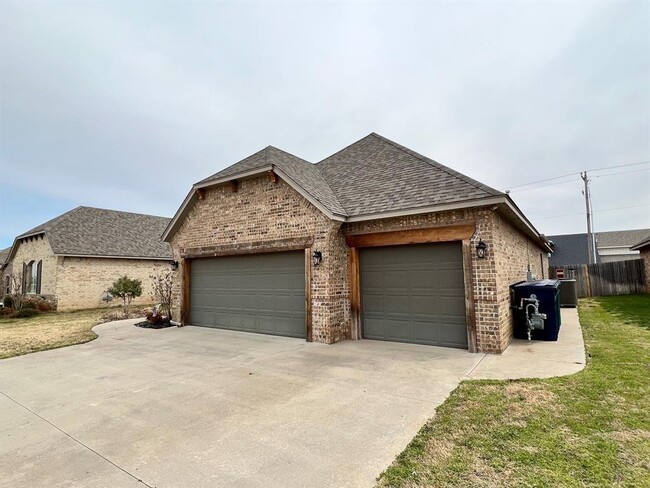 Building Photo - 6516 Bentley Dr