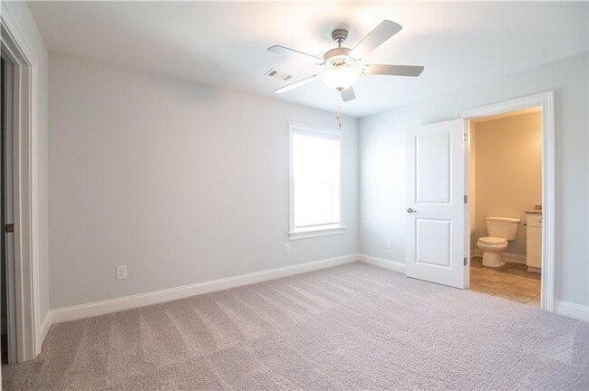 Building Photo - Spacious & Stylish 4BD Home with Loft in C...