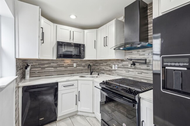 Building Photo - Newly Renovated Single Family Brewerytown