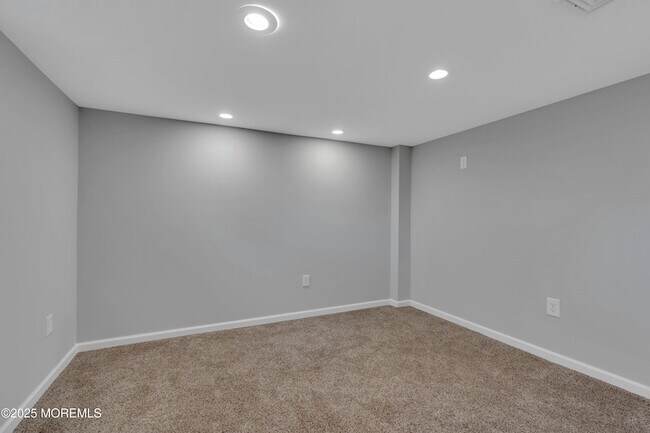 Building Photo - 57 W River Rd