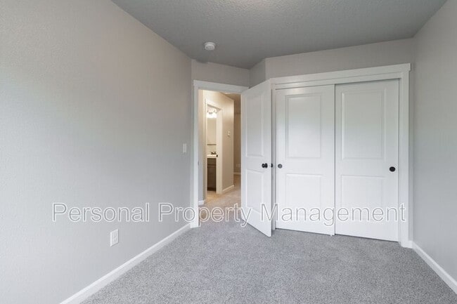 Building Photo - 11212 NE 14th Ct