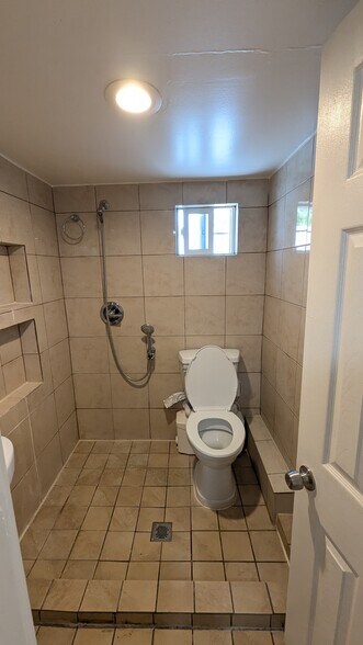 Unit#3 Bathroom - 18721 Galleano St
