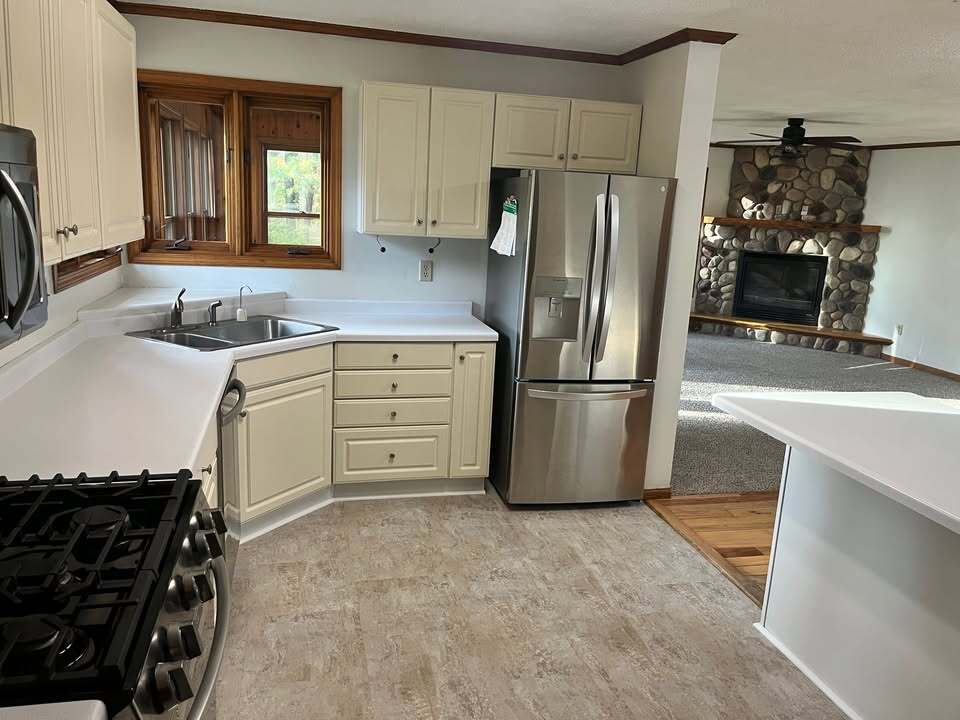 Kitchen - 2184 13 12 1/2 Ave