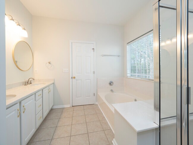 Building Photo - 145 Historic Dr