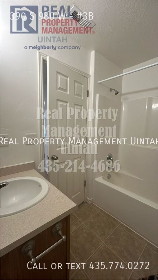 Building Photo - 390 980