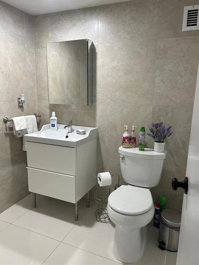 Building Photo - 3801 S Ocean Dr