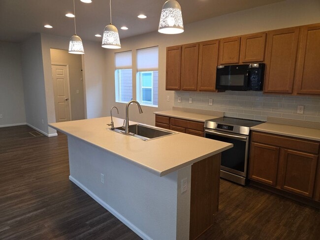 Building Photo - Modern Comfort in a Prime Location – 3 Bed / 2.5 Bath Home in Denver!
