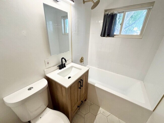 Building Photo - FREE AUGUST RENT!! - Harris Park Brick Ranch