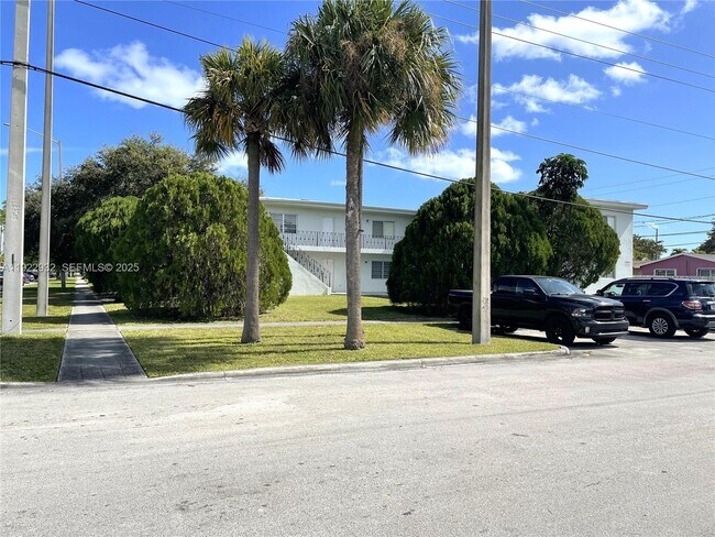 Primary Photo - 17175 NE 20th Ave