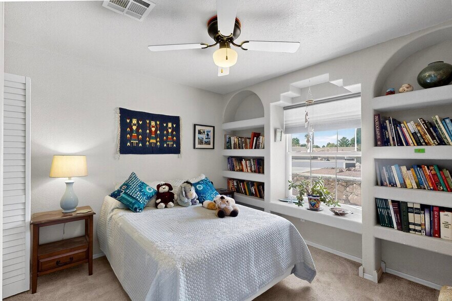 Building Photo - 2004 Vista Lejano