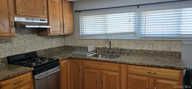 Building Photo - 140 10th Ave