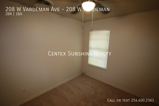 Building Photo - 208 W Vardeman Ave