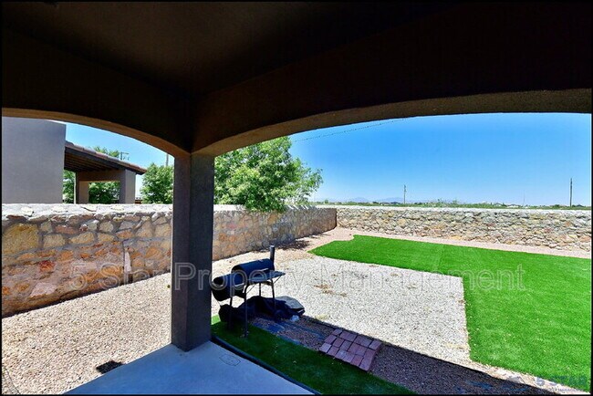 Building Photo - 3741 Loma Adriana