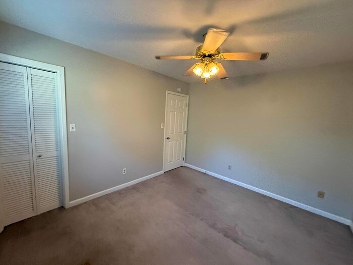 Building Photo - 713 Carr Ave