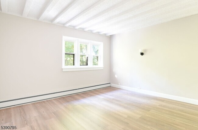 Building Photo - 285 Orchard Terrace