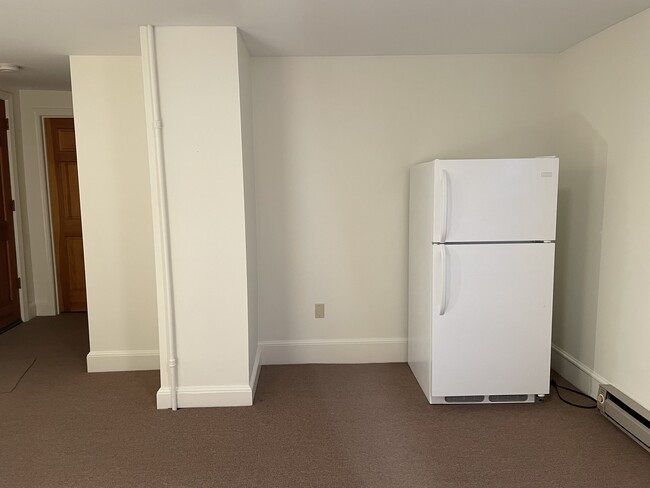 Frost free fridge - 17-2 Manns Ct