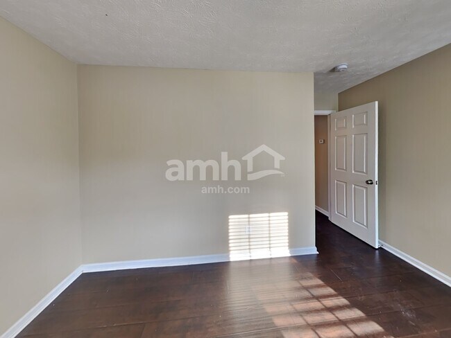 Building Photo - 586 Hollerman Ln