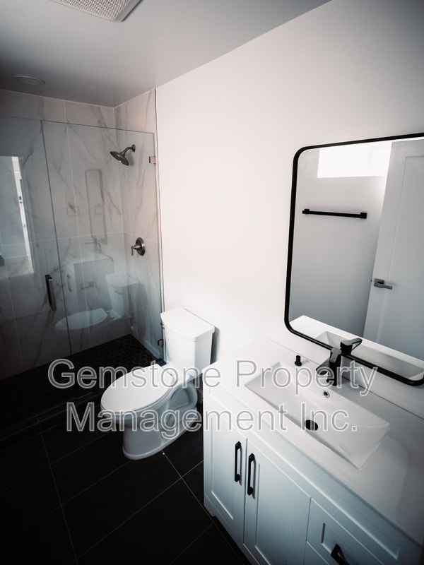 Building Photo - 5263 Tipton St