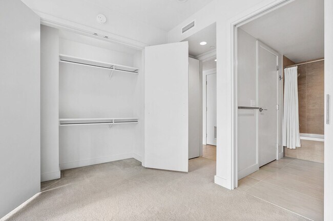 Building Photo - Stellar Denny Triangle Luxury Condo