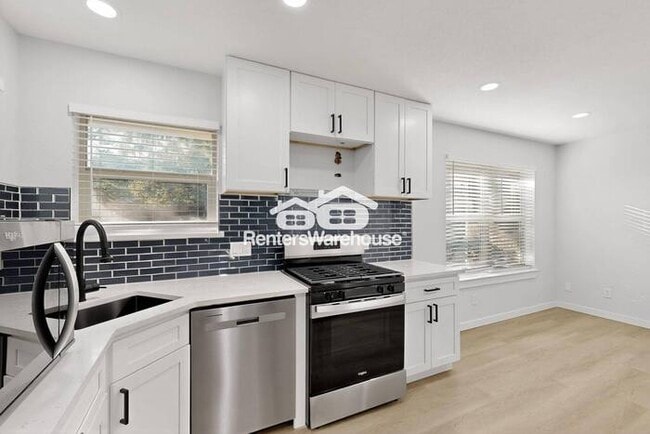 Building Photo - Completely Refreshed NRH Home Move IN Ready.