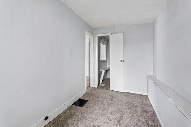 Building Photo - 511 Poppleton Ave