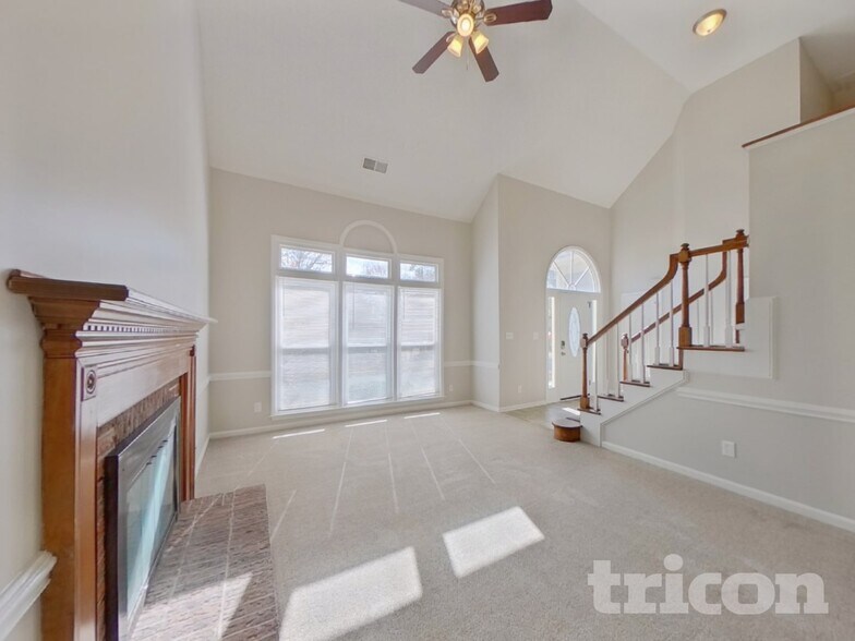Building Photo - 713 Trailing Rock Dr
