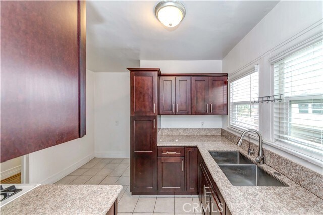 Building Photo - 1308 S Van Ness Ave