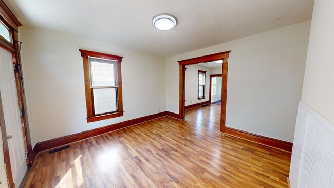 Building Photo - 102 E Patterson Ave