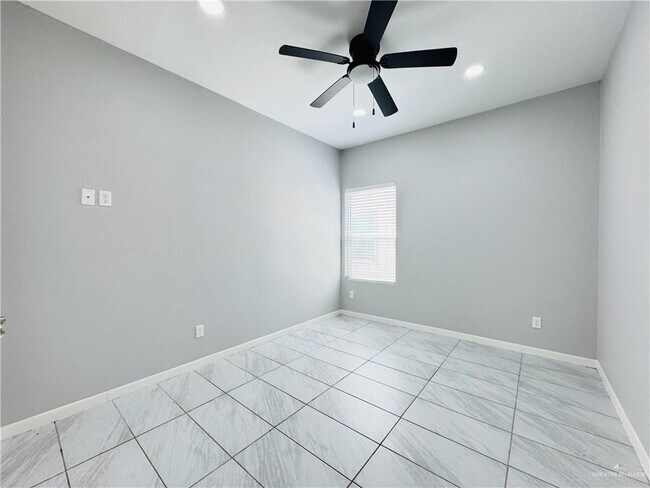 Building Photo - 3913 Bella Costa Dr