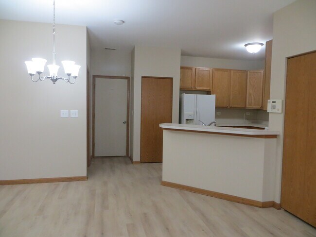 Building Photo - 273 Springbrook Trail S