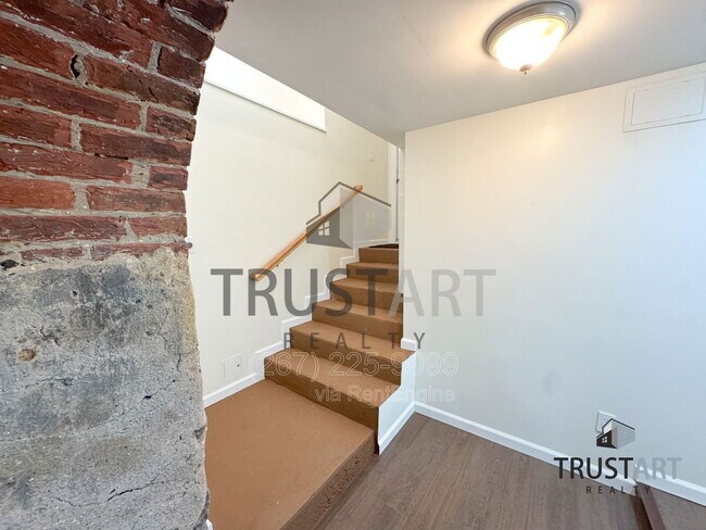 Building Photo - 910 N 41st St