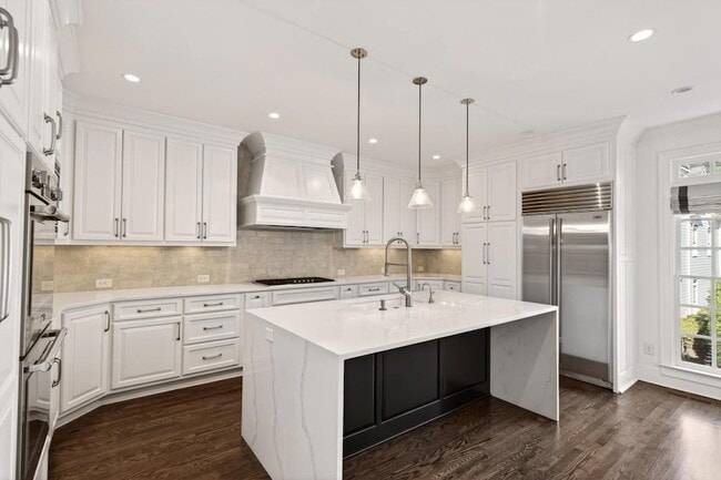 Building Photo - 16 Conifer Cir NE