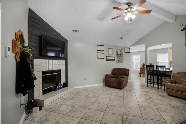 Building Photo - Featuring 3 spacious bedrooms and 2 full bathrooms, this residence blends comfort, style, and con...