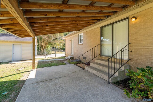 Building Photo - 1007 Heard Ct SE