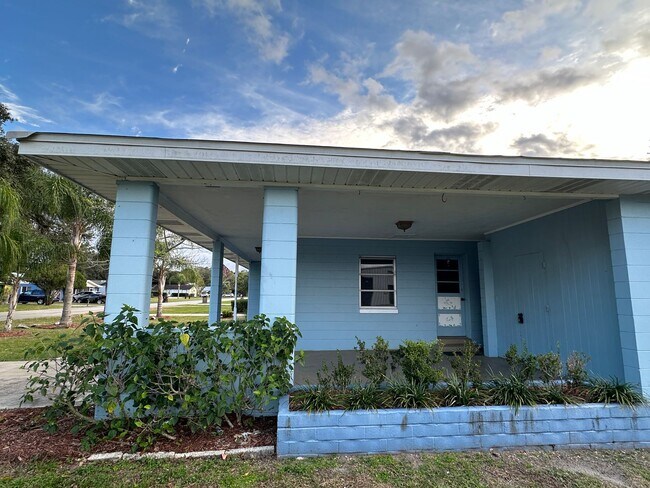 Building Photo - MOVE IN SPECIAL- Nice 2/1 Home w/ Fenced Yard in St Cloud