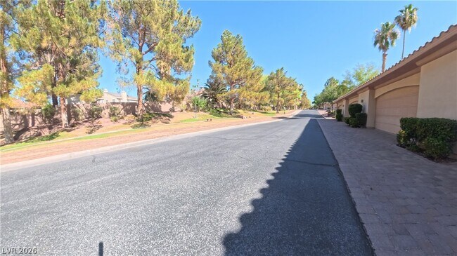 Building Photo - 2050 W Warm Springs Rd